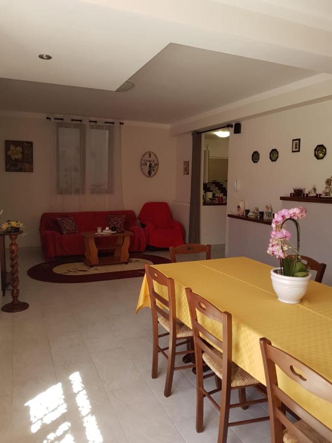 B&B La Casetta Di Lilly Amelia Extérieur photo
